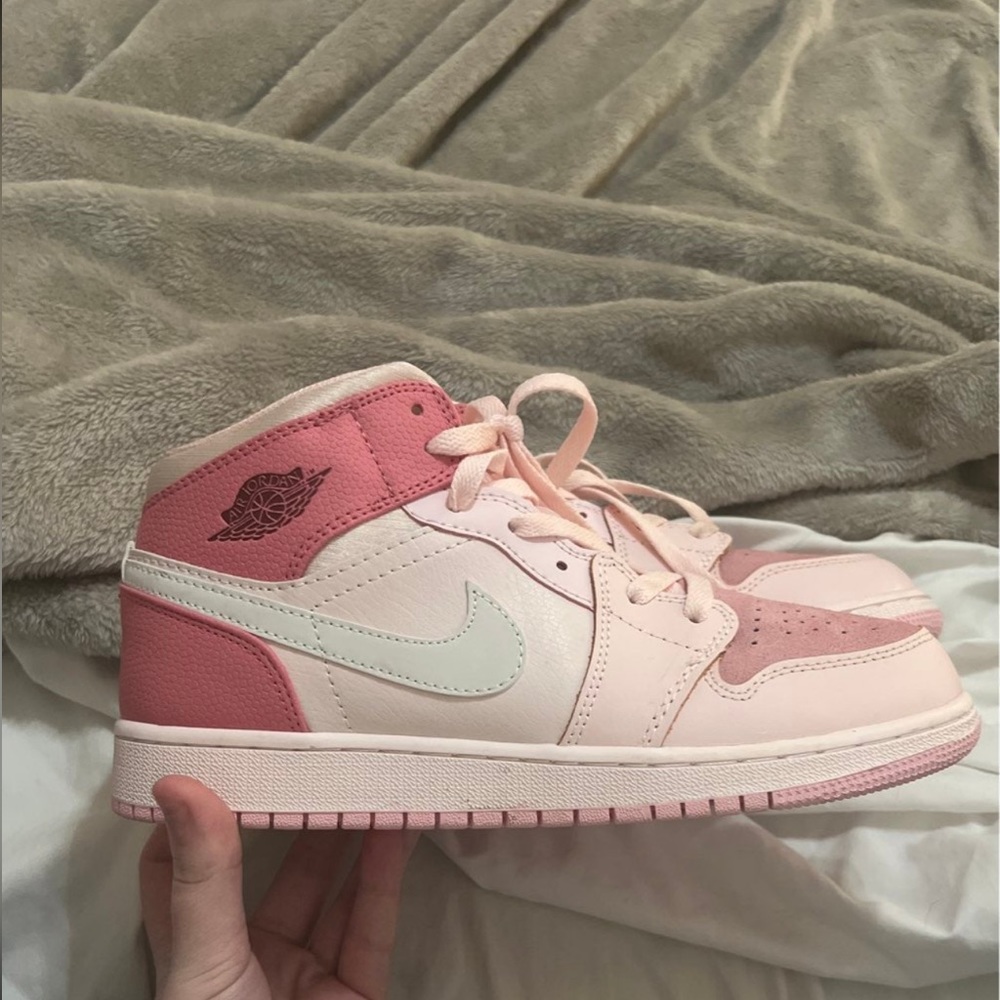 Nike Jordan 1 Mid Digital Pink